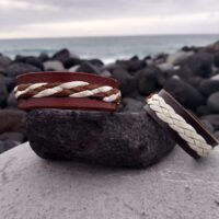 Pulsera con trenzado de cuero
