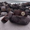Pulsera de cuero con símbolos