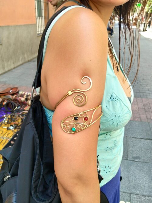 Brazalete con piedras